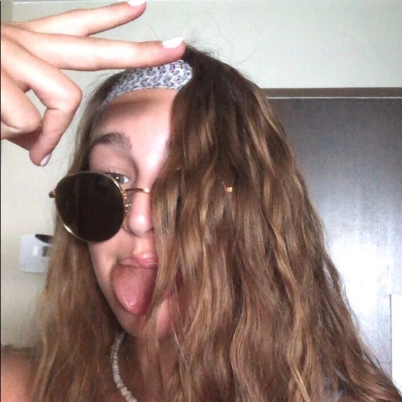 Meet your Posher, Lainie - Picture 1 of 1